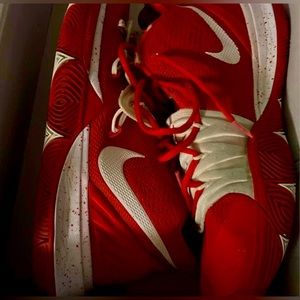 Kyrie 5 TB “university red”